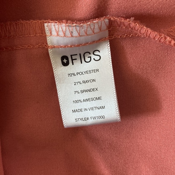 FIGS Technical Collection Catarina One-Pocket Scrub Top - Picture 7 of 8